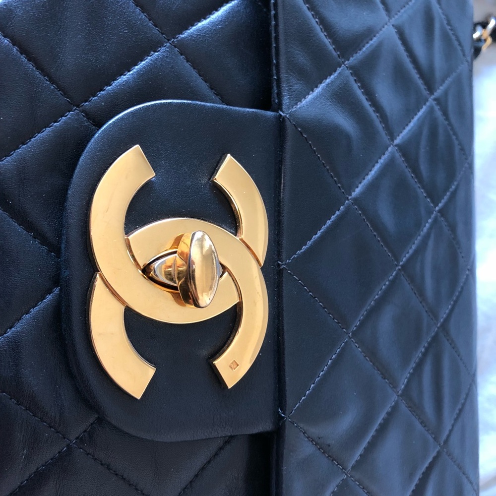 Authentic Vintage Chanel Jumbo XL flap bag - Picture 2 of 8